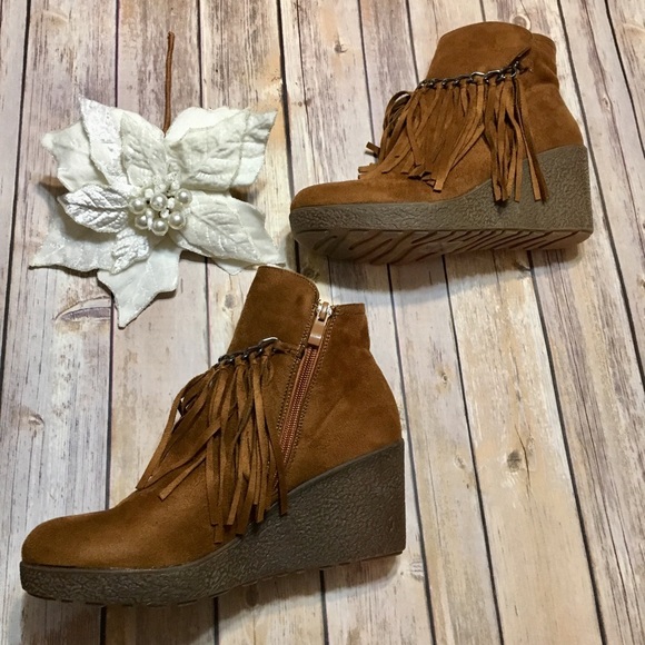 Fringe bootie, size 10. Worn once in box - Picture 3 of 6